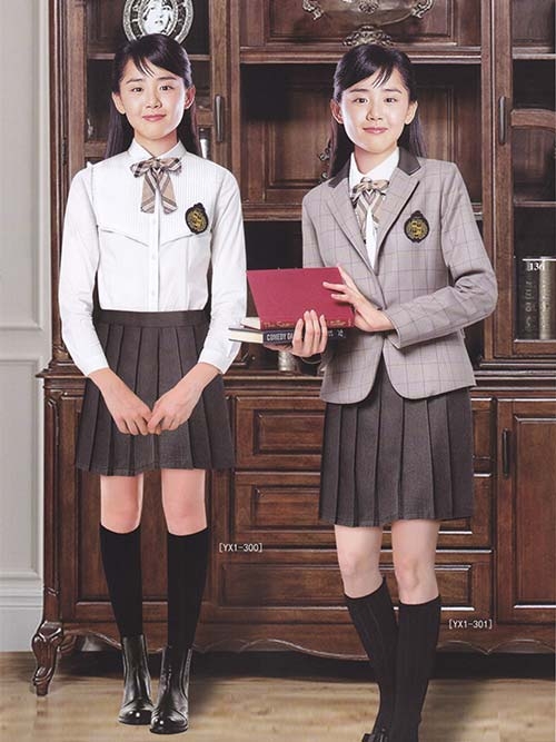 校服